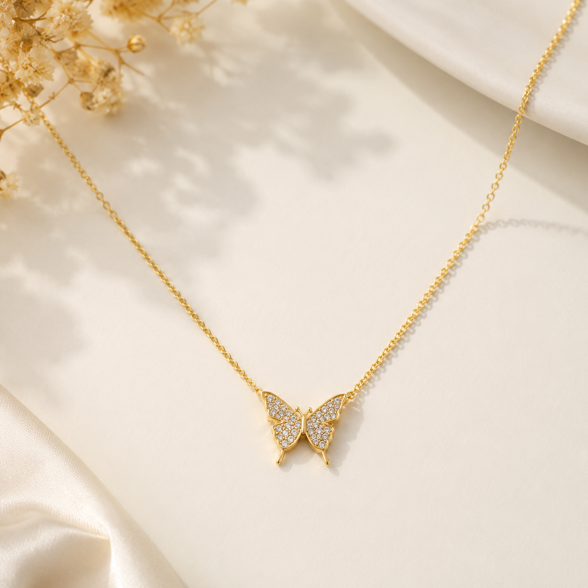 Magnetic Butterfly Necklace – Sparkling Gold Butterfly Pendant for Women 🦋✨