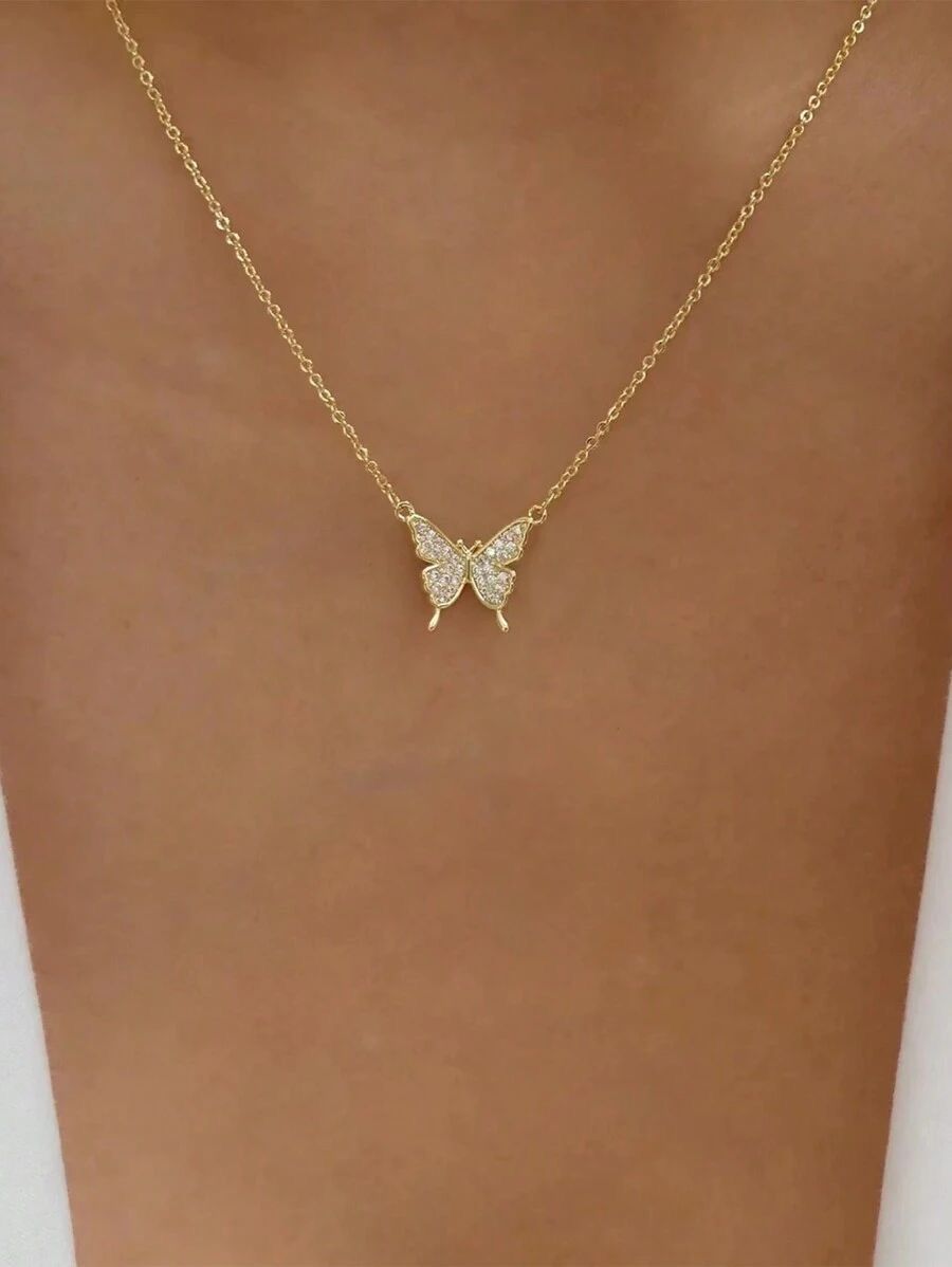 Magnetic Butterfly Necklace – Sparkling Gold Butterfly Pendant for Women 🦋✨