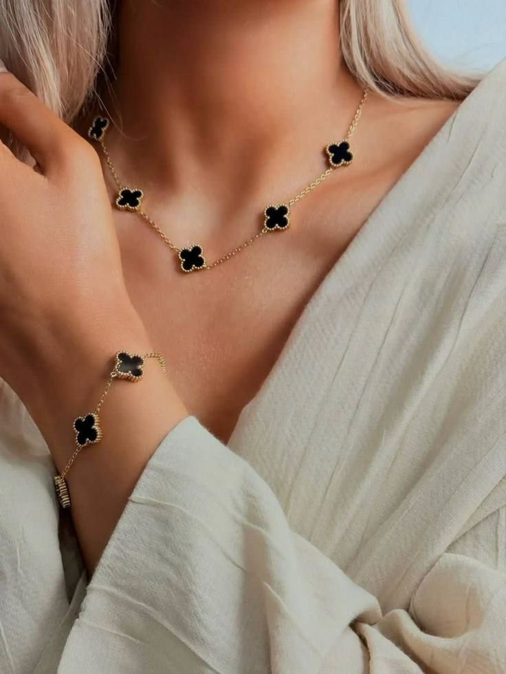 Alhambra Necklace Set for Women in Pakistan | Elegant Jewelry