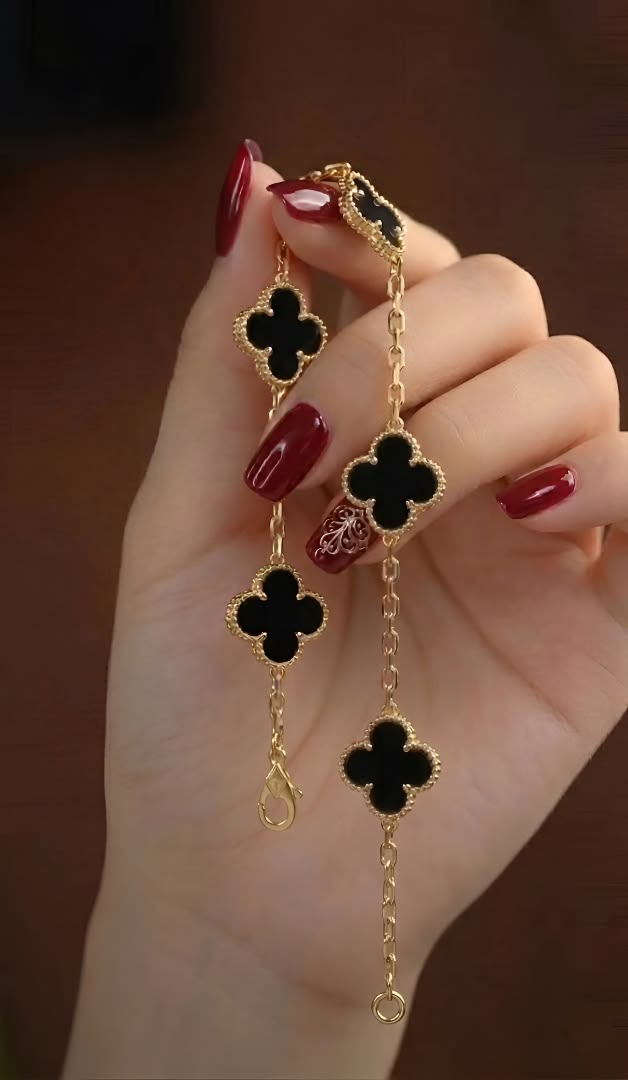 Alhambra Necklace Set for Women in Pakistan | Elegant Jewelry