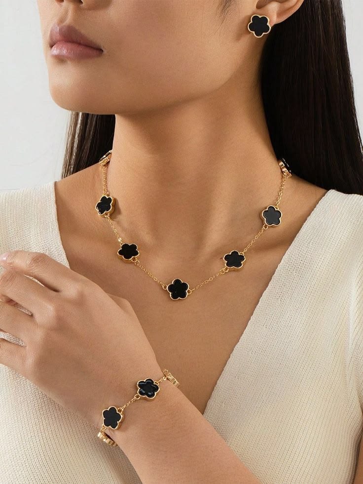 Alhambra Necklace Set for Women in Pakistan | Elegant Jewelry